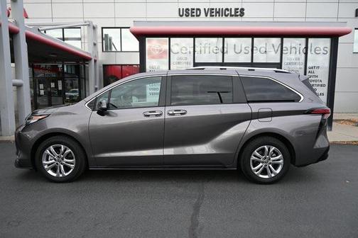 2022 Toyota Sienna Platinum