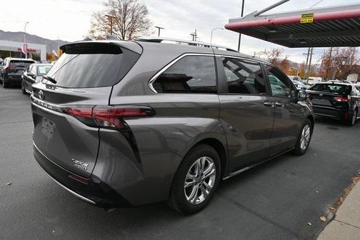 2022 Toyota Sienna Platinum