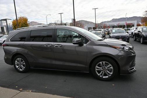 2022 Toyota Sienna Platinum
