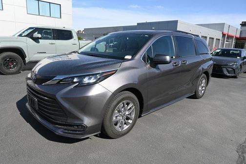 2024 Toyota Sienna LE