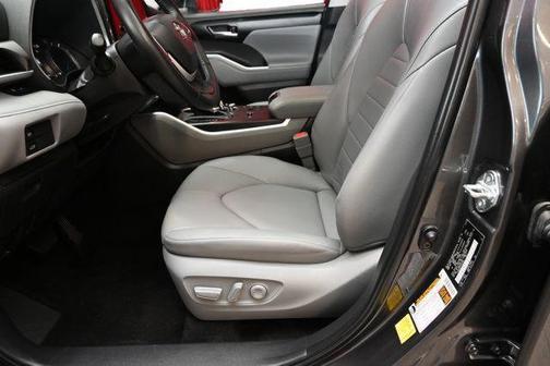 2025 Toyota Highlander Hybrid XLE