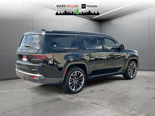 Diamond Black Crystal Pearlcoat 2022 Jeep Wagoneer Series III 4x4