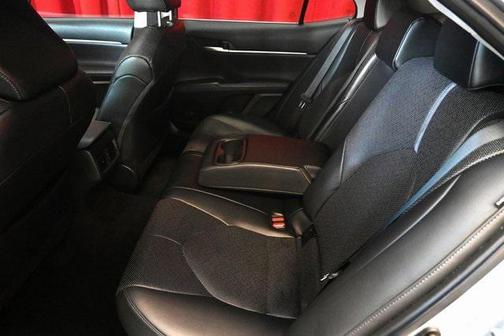 2023 Toyota Camry Hybrid XLE