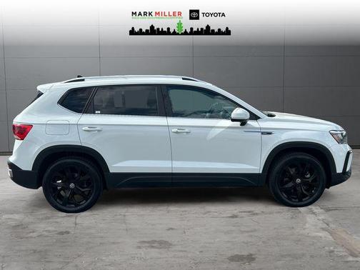 White 2022 Volkswagen Taos 1.5T SE