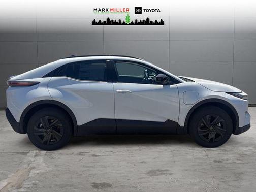 Pearl 2026 Toyota C-HR SE