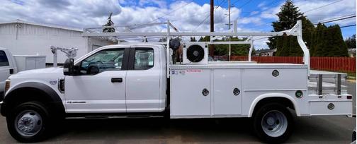 White 2018 Ford F-450 4X4 4dr SuperCab 167.9 191.9 in. WB