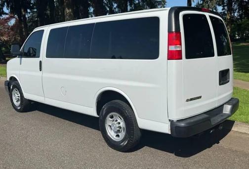 Summit White 2018 Chevrolet Express 2500 LT