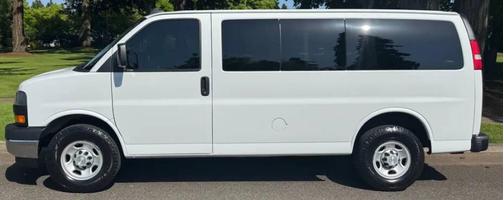 Summit White 2018 Chevrolet Express 2500 LT