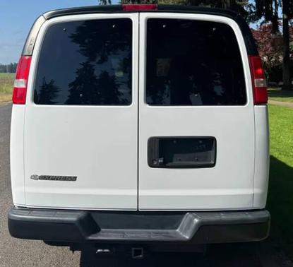 Summit White 2018 Chevrolet Express 2500 LT