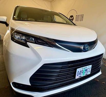 2022 Toyota Sienna LE