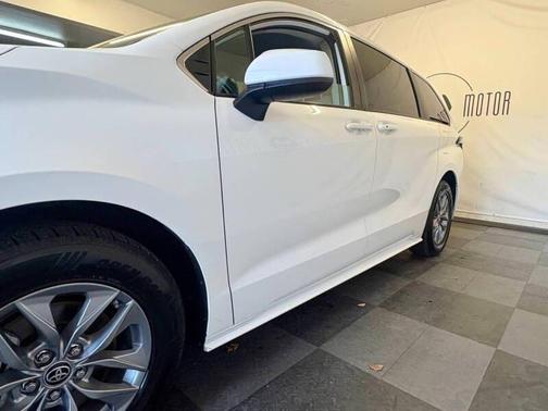 2022 Toyota Sienna LE