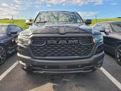 Diamond Black Crystal Pearlcoat 2025 RAM 1500 Tradesman
