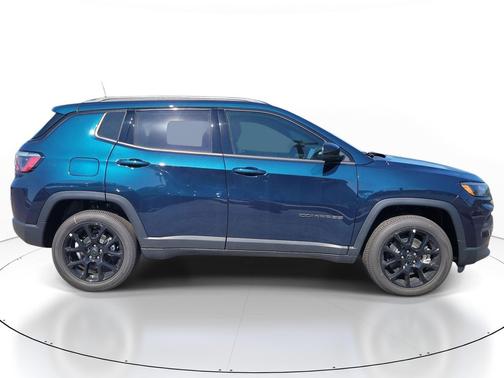 Fathom Blue Pearl Coat 2026 Jeep Compass Sport