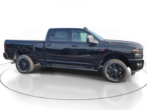 Diamond Black Crystal Pearlcoat 2026 RAM 2500 Big Horn Crew Cab 4x4 6'4' Box