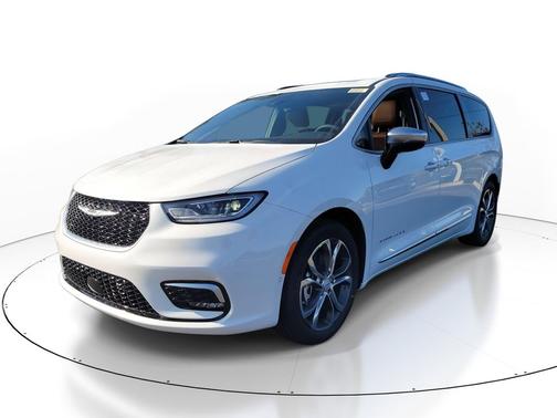 Bright White Clearcoat 2026 Chrysler Pacifica L