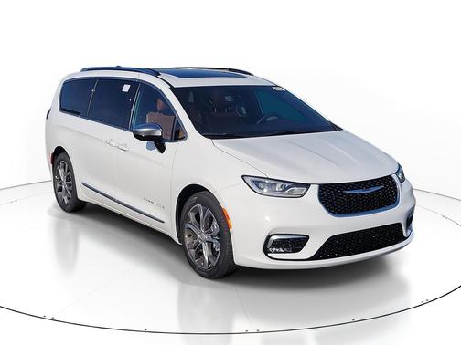 Bright White Clearcoat 2026 Chrysler Pacifica L