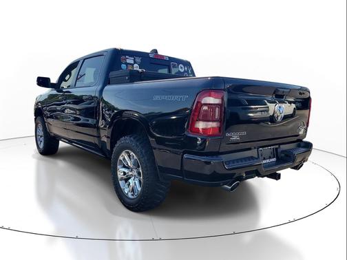 Diamond Black Crystal Pearlcoat 2023 RAM 1500 Laramie
