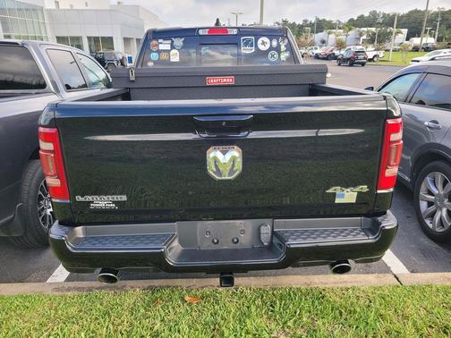 Diamond Black Crystal Pearlcoat 2023 RAM 1500 Laramie