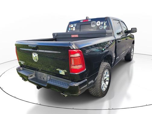 Diamond Black Crystal Pearlcoat 2023 RAM 1500 Laramie