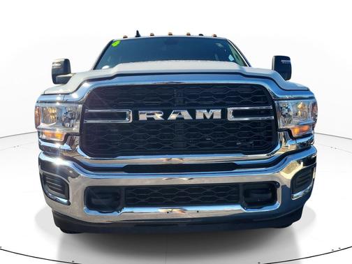 Bright White Clearcoat 2024 RAM 3500 Tradesman Crew Cab 4x4 8' Box