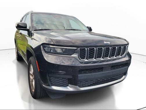 Diamond Black Crystal Pearlcoat 2023 Jeep Grand Cherokee L Laredo