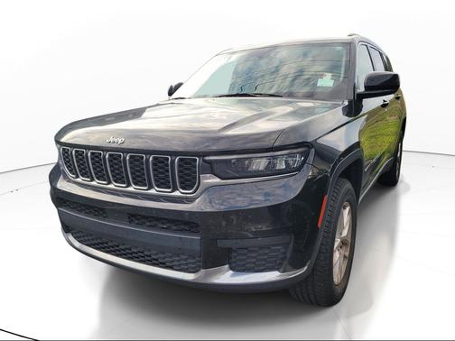 Diamond Black Crystal Pearlcoat 2023 Jeep Grand Cherokee L Laredo