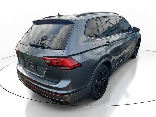 Platinum Gray 2022 Volkswagen Tiguan 2.0T SE R-Line Black