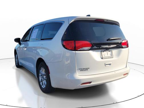 Bright White Clearcoat 2023 Chrysler Voyager LX