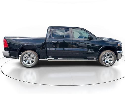 Diamond Black Crystal Pearlcoat 2026 RAM 1500 Big Horn/Lone Star