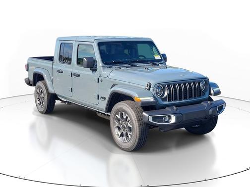 Anvil Clearcoat 2026 Jeep Gladiator Sahara 4x4