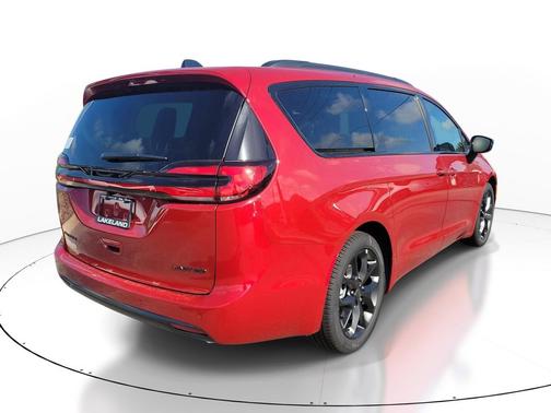 Red Hot Pearlcoat 2027 Chrysler Pacifica Limited