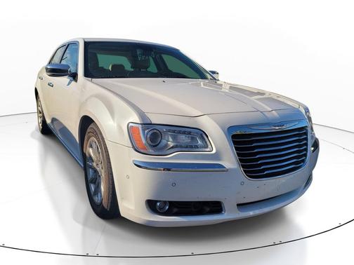 Ivory Tri-Coat Pearl 2014 Chrysler 300 S