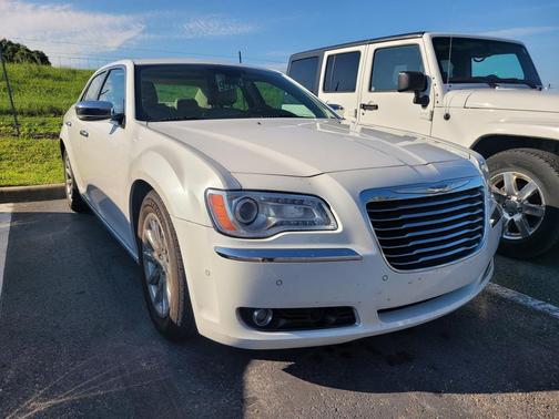 Ivory Tri-Coat Pearl 2014 Chrysler 300 S