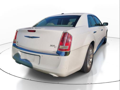Ivory Tri-Coat Pearl 2014 Chrysler 300 S