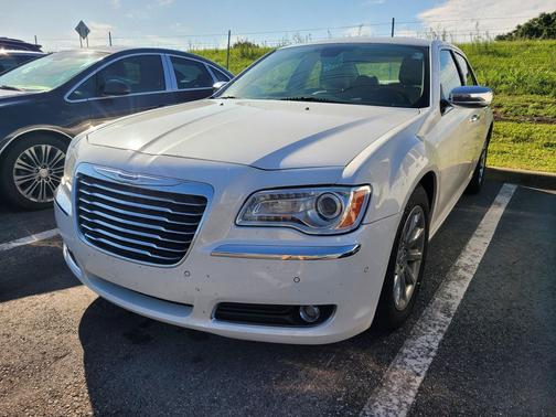 Ivory Tri-Coat Pearl 2014 Chrysler 300 S