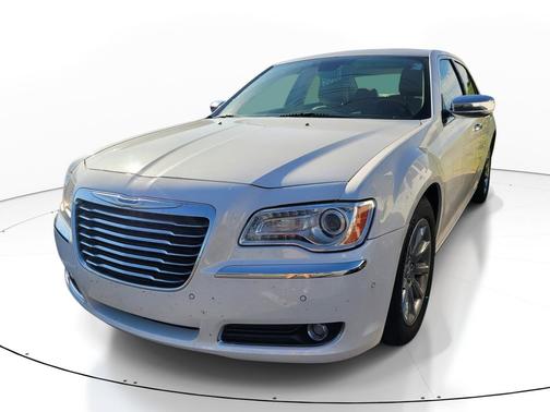 Ivory Tri-Coat Pearl 2014 Chrysler 300 S
