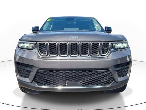 Baltic Gray Metallic Clearcoat 2024 Jeep Grand Cherokee Laredo