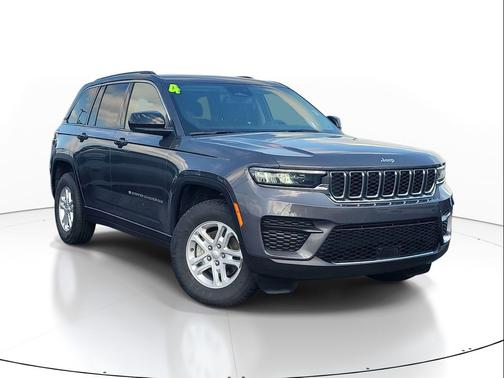 Baltic Gray Metallic Clearcoat 2024 Jeep Grand Cherokee Laredo