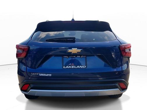 Blue Glow Metallic 2024 Chevrolet Trax LT