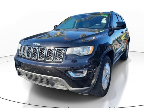 Diamond Black Crystal Pearlcoat 2018 Jeep Grand Cherokee Laredo E