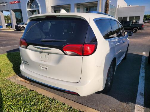 Bright White Clearcoat 2020 Chrysler Pacifica Touring-L Plus