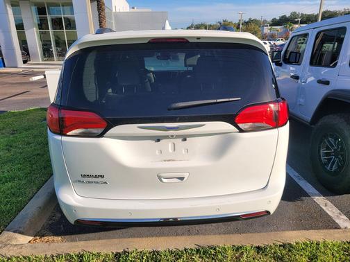 Bright White Clearcoat 2020 Chrysler Pacifica Touring-L Plus