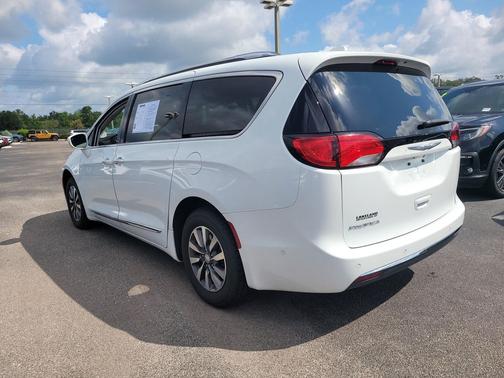 Bright White Clearcoat 2020 Chrysler Pacifica Touring-L Plus