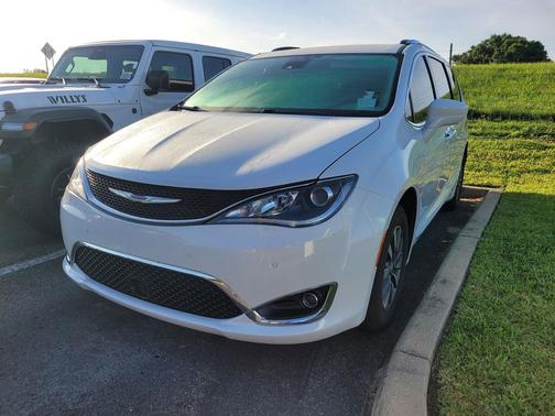 Bright White Clearcoat 2020 Chrysler Pacifica Touring-L Plus
