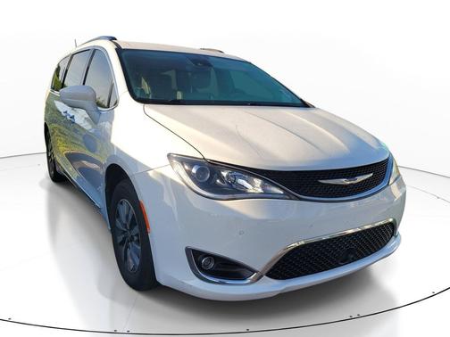 Bright White Clearcoat 2020 Chrysler Pacifica Touring-L Plus
