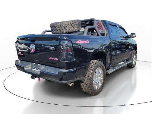 Diamond Black Crystal Pearlcoat 2019 RAM 1500 Big Horn
