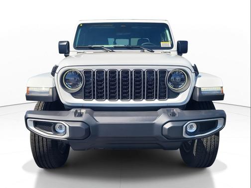 Bright White Clearcoat 2026 Jeep Gladiator Sahara 4x4