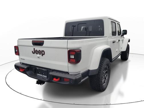 Bright White Clearcoat 2026 Jeep Gladiator Rubicon