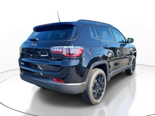 Diamond Black Crystal Pearlcoat 2026 Jeep Compass Sport
