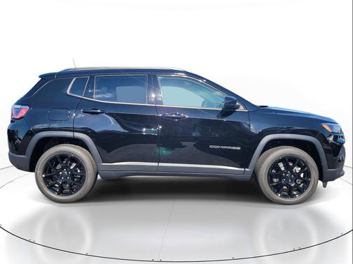 Diamond Black Crystal Pearlcoat 2026 Jeep Compass Sport